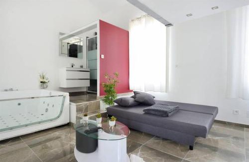 Saint-Zacharie Apartment | La suite de Mont-Vert (Jacuzzi privatif)