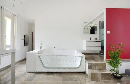 Saint-Zacharie Apartment | La suite de Mont-Vert (Jacuzzi privatif)