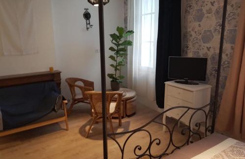 Tournus House | La suite du Docteur Privey - Free & secure Park Bike - 3mn Autoroute