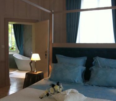 Mareuil-Sur-Lay-Dissais Bed & Breakfast | La Suite Venise au Château de Saint-André