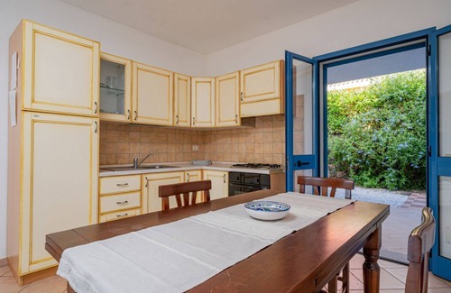 Monte Petrosu Apartment | La Tartaruga three-room apartment sleeps 4 in facility with swimming pool
