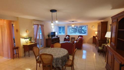 Millau Apartment | La terrasse de Jeanne