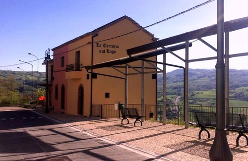 Conza della Campania House | La Terrazza Sul Lago