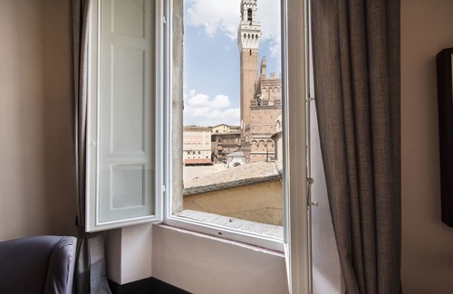 Siena Historical Center House | La Terrazza Sul Campo Rooming House