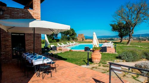 Castiglione del Lago Villa | LA TORRE DEI FAGIANI 8&2 Emma Villas