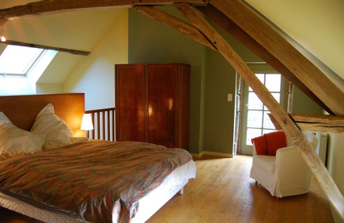 Marcilly-la-Gueurce Bed & Breakfast | La Tour
