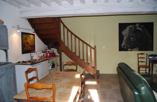 Marcilly-la-Gueurce Bed & Breakfast | La Tour