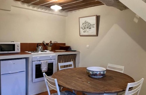 Entrecasteaux House | La Tourelle aux hirondelles