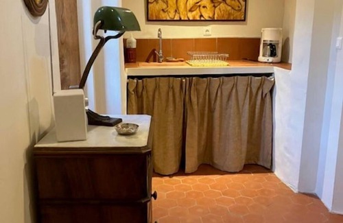Entrecasteaux House | La Tourelle aux hirondelles