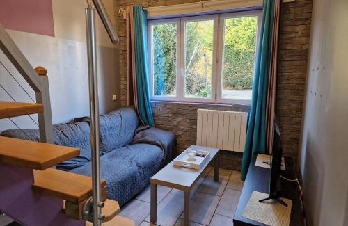 Honguemare-Guenouville House | La tranquille maison bleue