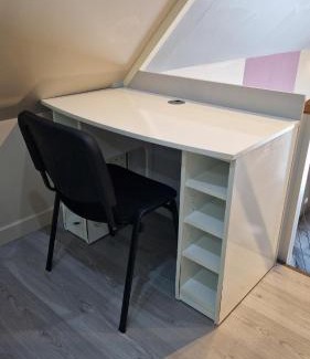 Honguemare-Guenouville House | La tranquille maison bleue