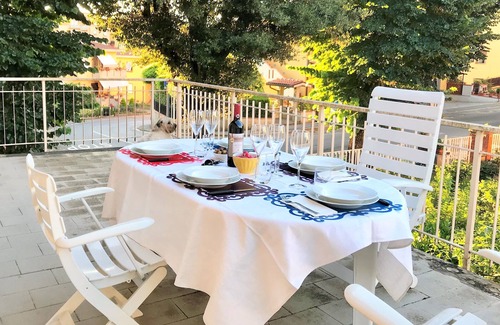 Cavriglia House | La Vecchia Posta: Great Base for Chianti & Art Cities | Red Bedroom & 2 baths