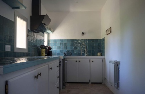 Dauphin House | La Verdette, house sleeps 7, private pool, garden with trees