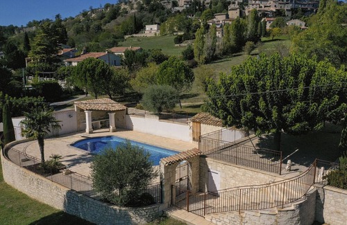 Dauphin House | La Verdette, house sleeps 7, private pool, garden with trees