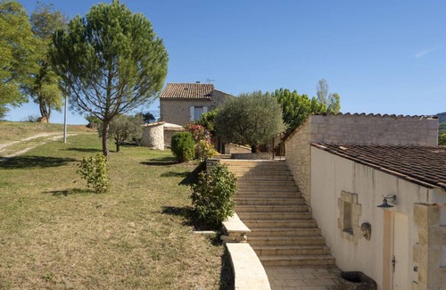 Dauphin House | La Verdette, house sleeps 7, private pool, garden with trees