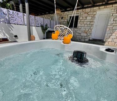 Glisidia Apartment | La vie est belle Luxury Residence With Jacuzzi '2'