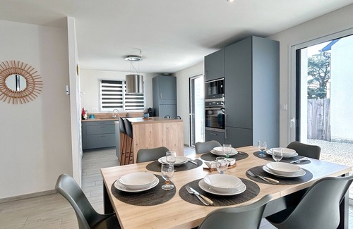 Etables-sur-Mer House | "La Villa Coco" villa located 400m from the beach and shops