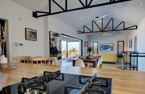 St Gilles-les-Bains Villa | La Villa Azur Saint-Gilles * - Reunion Island - Seaview, Pool, Beach & BBQ!