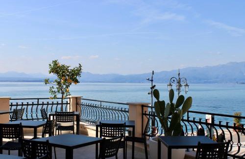Lazise Old Town Hotel | La Vista Postcard Hotel
