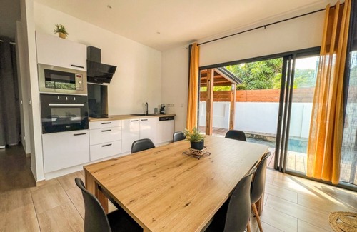 Petite-ÃŽle Villa | La Willa, swimming pool and private parking! Sea and footpath access
