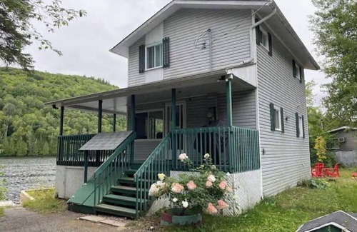 La Peche Cottage | Lac Lola Waterfront Cottage 45 min from Ottawa