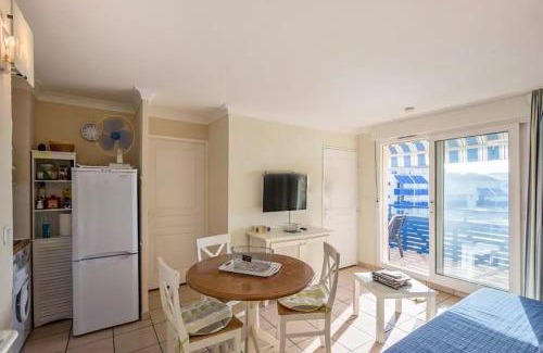 Lacanau-Ocean Apartment | Lacanau, Résidence Bleu Marine, appartements 2e étage, exceptionnels car balcon face et vue océan avec piscine ! Et avec parking réservé