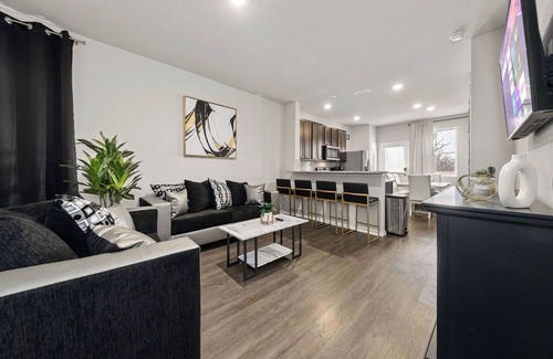 Southside House | Lackland Private Movie Theater Retreat!