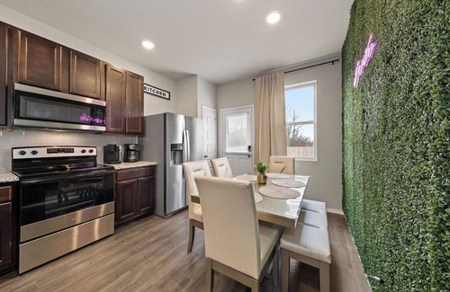 Southside House | Lackland Private Movie Theater Retreat!