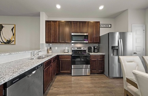 Southside House | Lackland Private Movie Theater Retreat!
