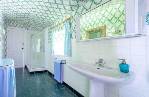 Fleac-sur-Seugne House | LaConciergerieJonzac, Manoir "Atypique et Médiéval"