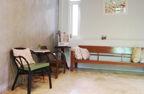 Lampang Bed & Breakfast | Lada House