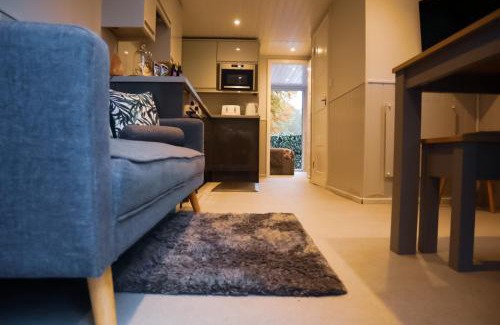 Maidstone Apartment | Lady Florence, Cosy Unique River Boat with Castle Views