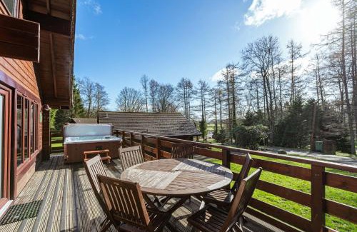Newton Stewart Ski Chalet | Lady Galloway 28 with Hot Tub