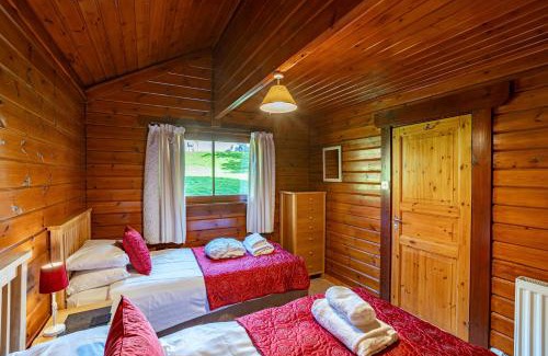 Newton Stewart Ski Chalet | Lady Galloway 28 with Hot Tub