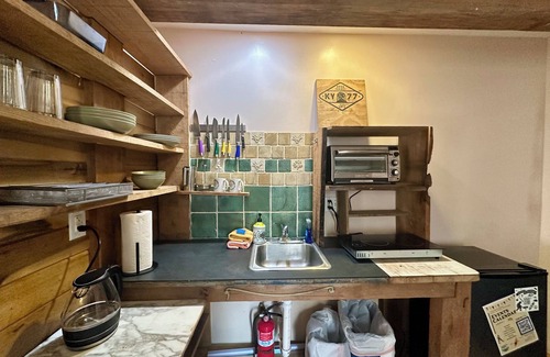 Stanton Apartment | Lady Slipper ~ Charming Studio Apartment in the Red River Gorge