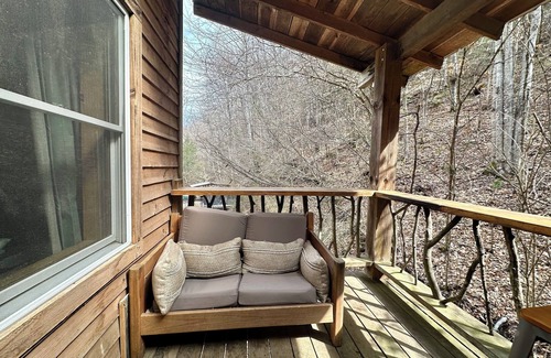 Stanton Apartment | Lady Slipper ~ Charming Studio Apartment in the Red River Gorge