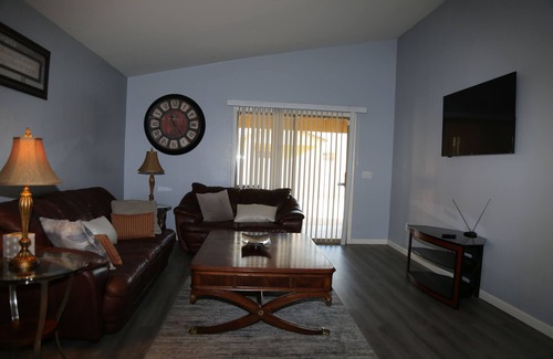Tucson House | Lady T’s Serenity Getaway near TUS airport. Spacious 4Be home in charming Tucson
