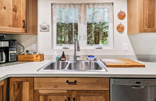 Baring Cabin | Ladybug Landing - Creekside w/ hot tub, pet friendly