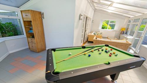 Croyde House | Ladywell Croyde - Super stylish large home with pool table, woodburner, pizza oven and Hot Tub Option, Sleeps 12