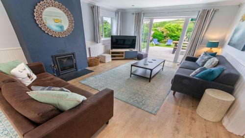 Croyde House | Ladywell Croyde - Super stylish large home with pool table, woodburner, pizza oven and Hot Tub Option, Sleeps 12