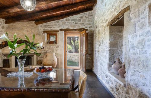 Margarites Villa | Laga1577 Traditional Stonehouse Villa
