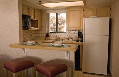 Big Bear Lake Hotel | Lagonita Lodge - Heated Indoor Pool & Spa - Game Room - On The Lake 3