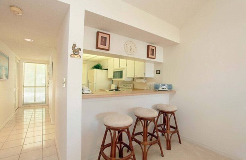 Plantation Condo | Lagoon front 2/2 condo overlooking the golf course - Approach Shot