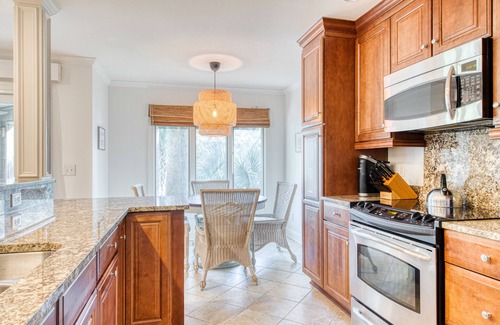 Kiawah Island Villa | Lagoon-Front Villa w/Screened Porch, WiFi & AC - Steps to Beach, Tennis & Golf