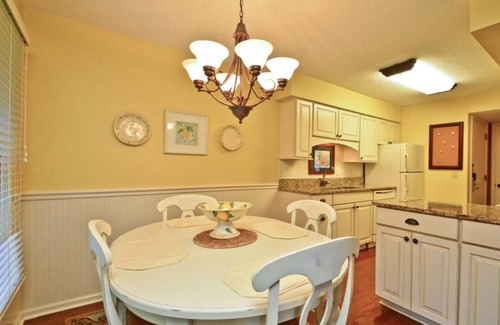 Kiawah Island Villa | Lagoon Oasis + Wildlife only 7‑Min Walk to Beach with access to Resort Pools