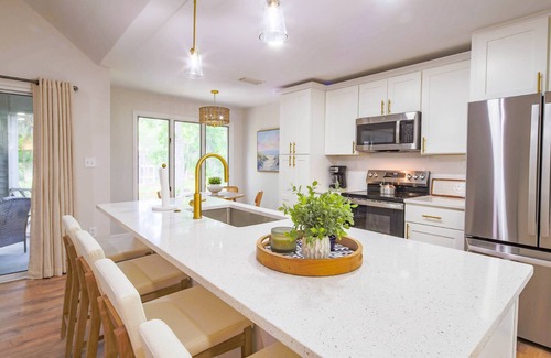 Kiawah Island Villa | Lagoon Views, Dog Friendly & Beautifully Renovated - Perfect for a Couple's Beach Getaway!