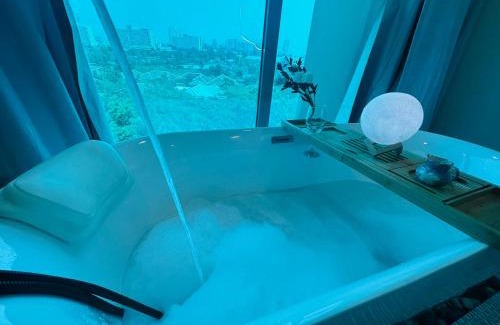South Pattaya Apartment | Laguna Beach Resort 2-have tub loft room
