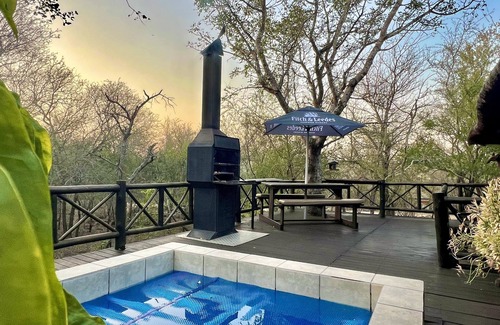Marloth Park House | Lahlekile Nathi log cabin in Marloth Park