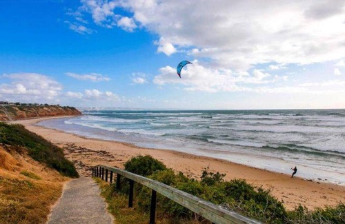 Seaford House | Laidback Seaford Family Retreat 200m from Beach