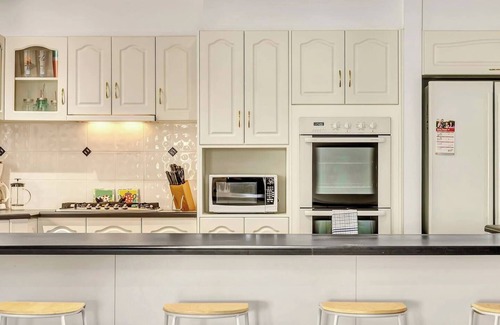 Seaford House | Laidback Seaford Family Retreat 200m from Beach